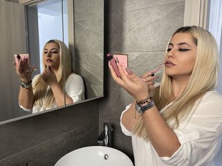 RoseKimberly shows toy pictures